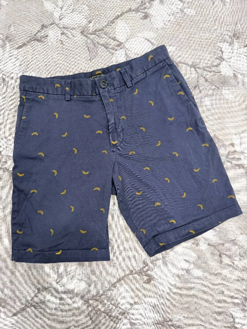 Banana Republic Aiden Shorts Mens 30 Banana Print Navy Stretch Chino Shorts
